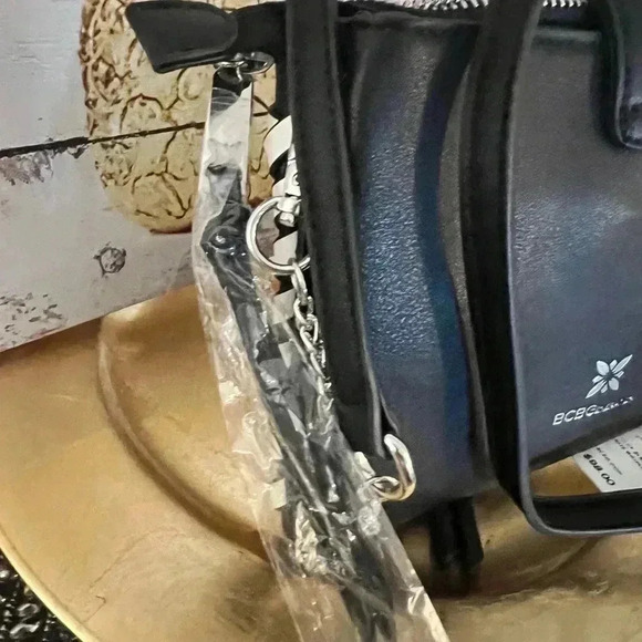 BCBG AUBRY CROSSBODY BAG NWT - Picture 11 of 16